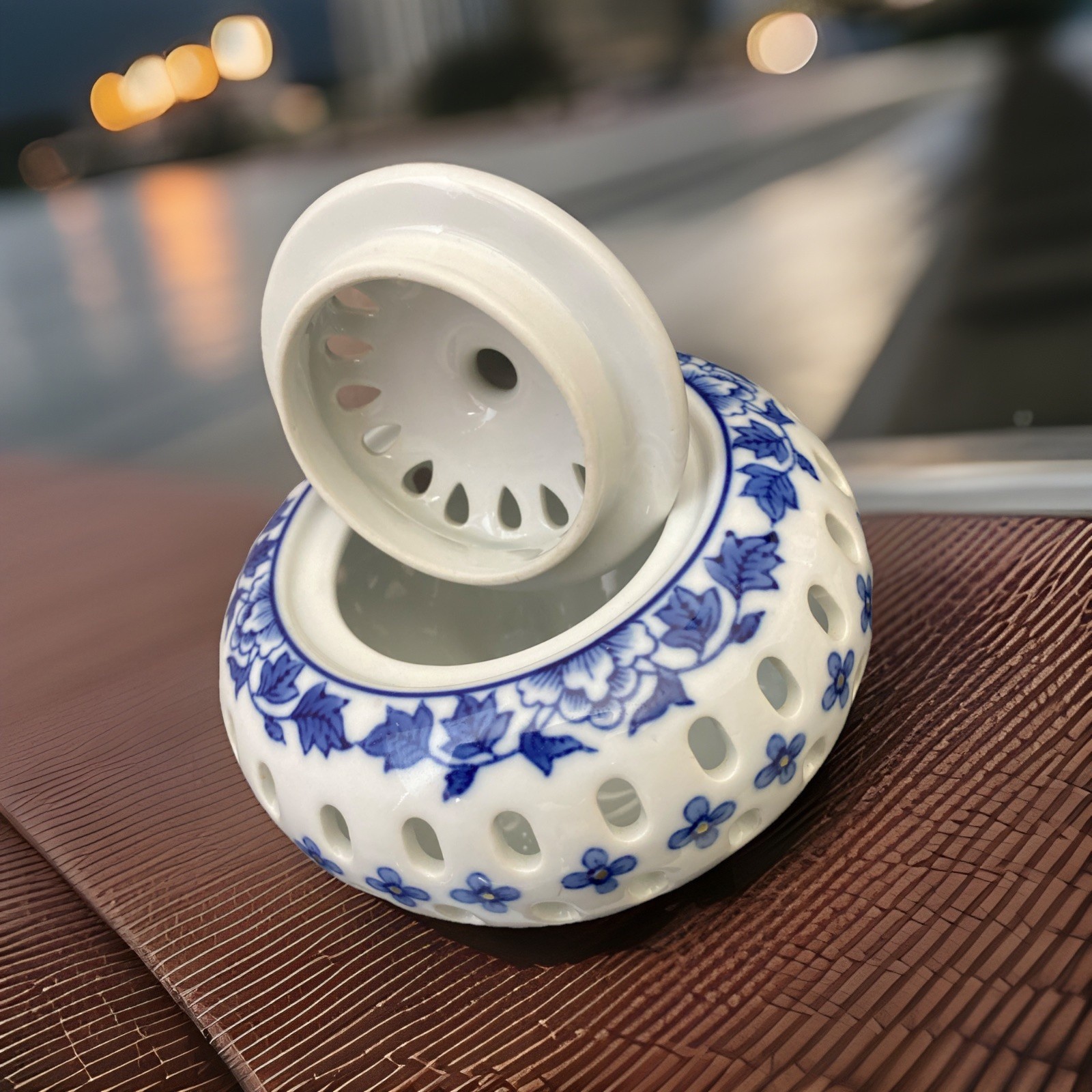 Bombay Incense Burner Potpourri Votive Holder Bowl W/Lid Blue & White 6″ in Dia