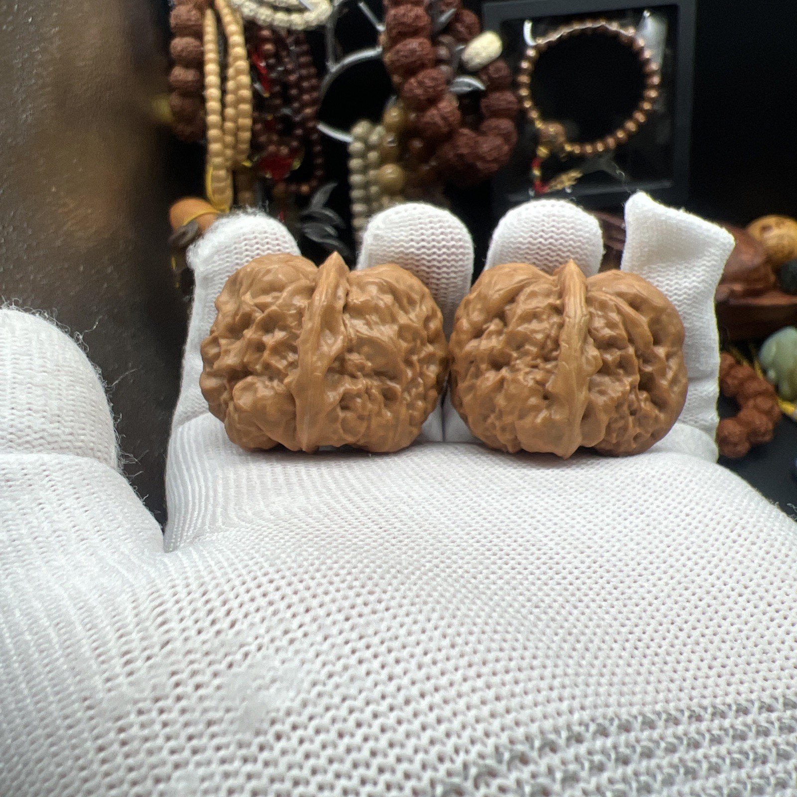 Pair of Match Chinese Health Walnut 36×38×31 精配文玩核桃金蟾蛤蟆头