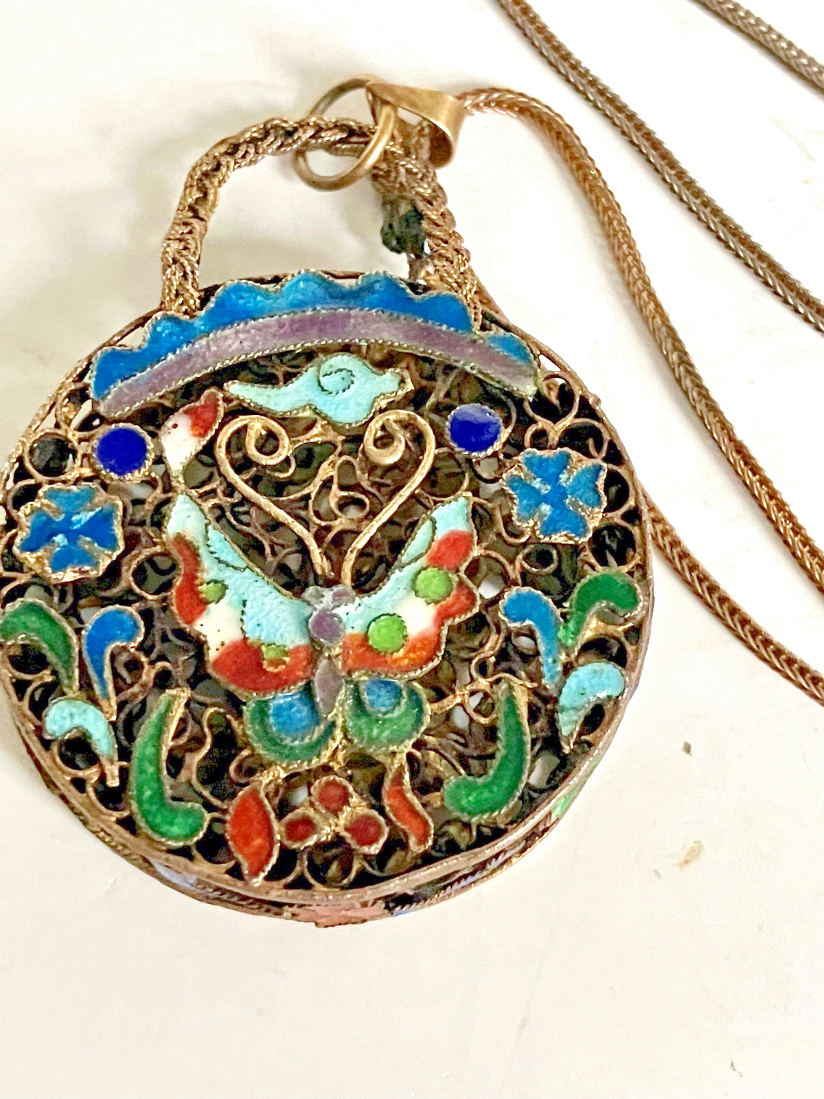 Chinese Cloisonné & Gold Wire Filigree Round Purse Pendant on 4″ Necklace