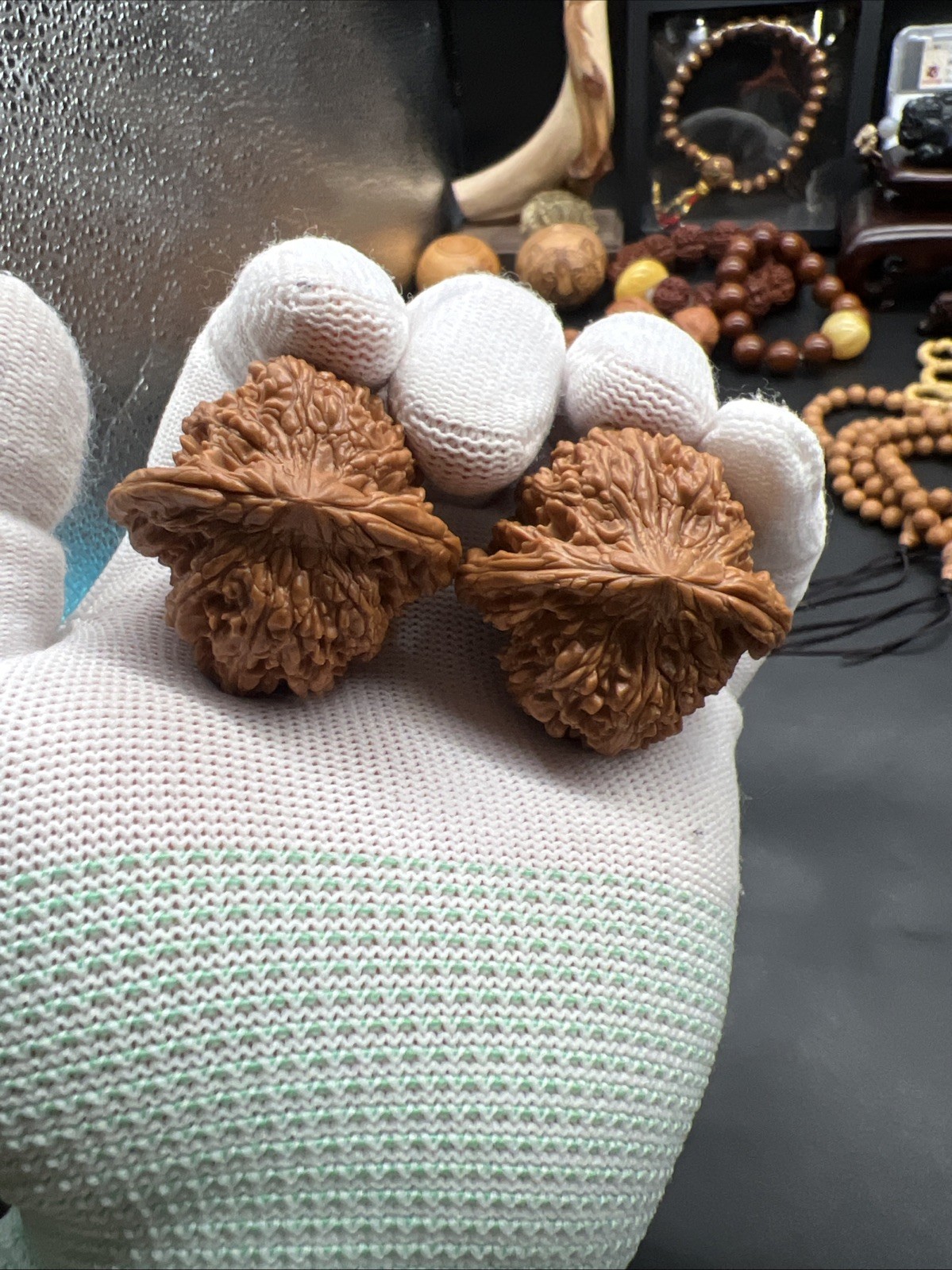 Pair of Match Chinese Health Walnut 41×40×36mm 精配文玩核桃～矮桩满天星