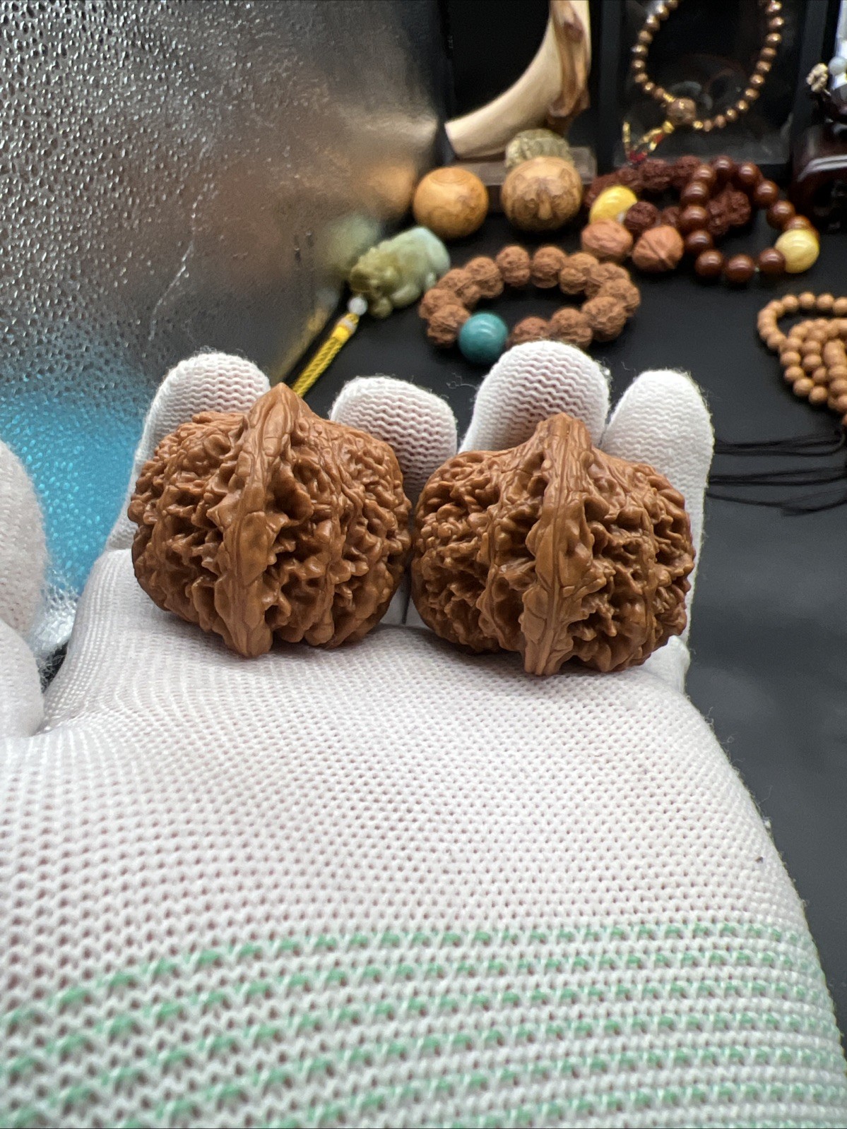 Pair of Match Chinese Health Walnut 41×40×36mm 精配文玩核桃～矮桩满天星