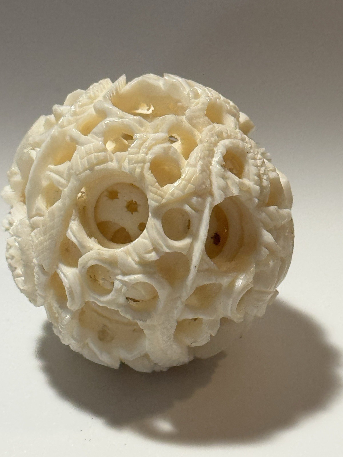 Chinese Carved Puzzle Ball Nested Sphere Intricate Devil’s Work Ball Concentrate