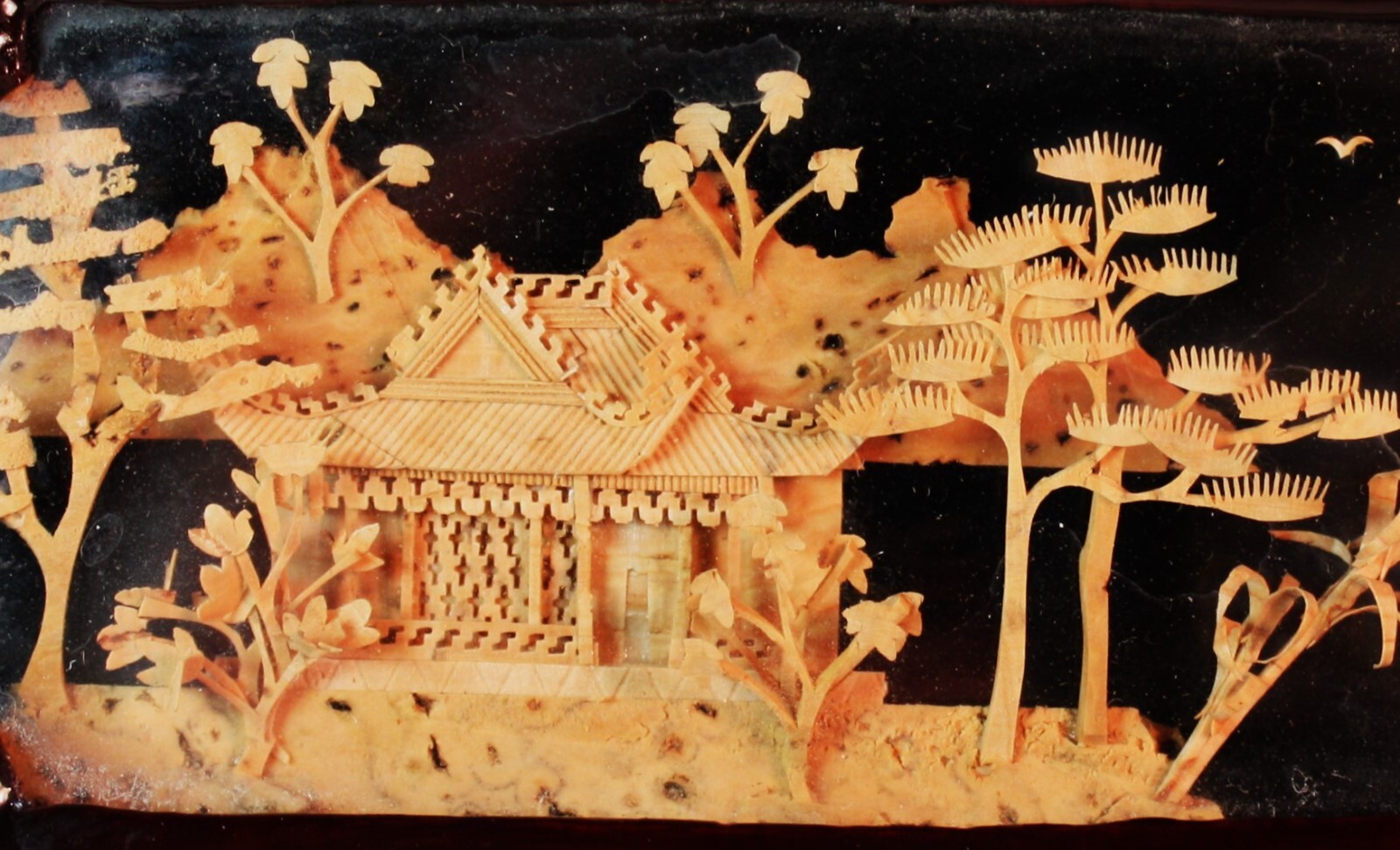 Vtg Chinese Lacquered Carved Cork Diorama in Lid Jewelry Trinket Box with Lock