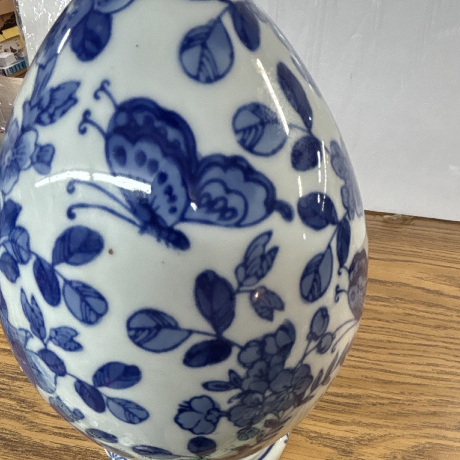 Dechang Ceramics Blue & White Porcelain Egg On Base Butterfly Floral Approx 9”H