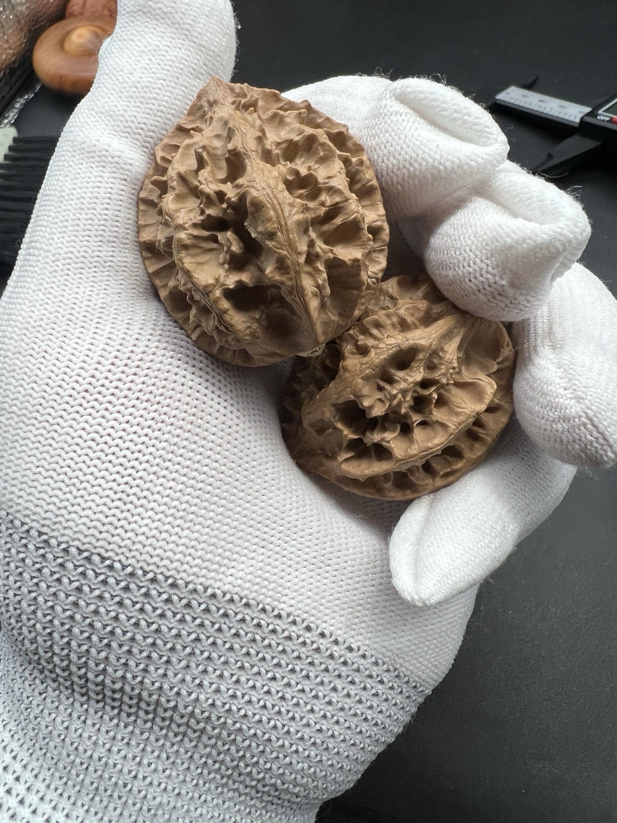 Pair of Match Chinese Health Small Walnut Collection 37.5×40.5×45mm文玩秋子核桃～粗筋八棱
