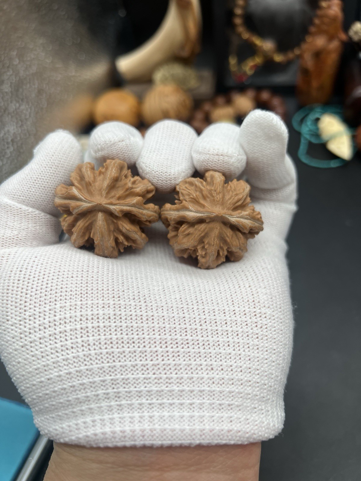 Pair of Match Chinese Health Walnut Collection 36×35×33mm 精配文玩核桃～矮桩粗筋京八棱手捻
