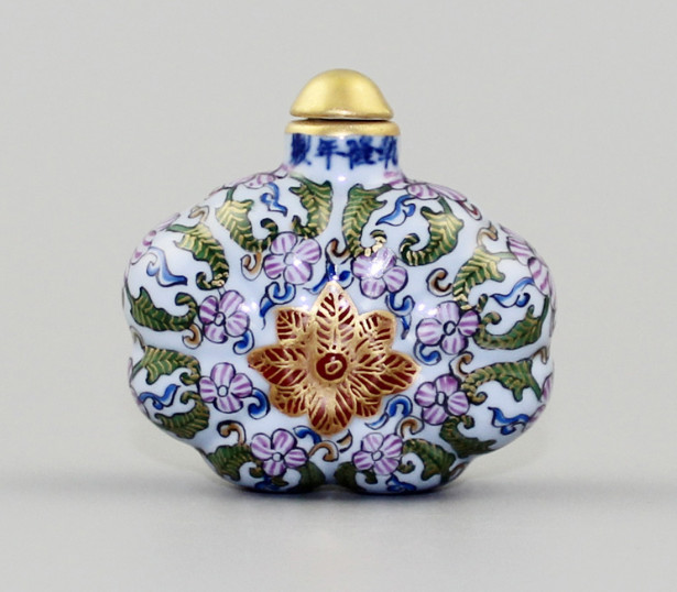 China Porcelain Hand Painted Depict Gold Famille Rose Pumpkin Vine Snuff Bottle