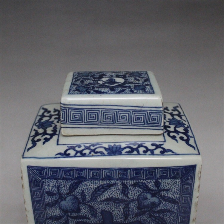 Chinese Blue and White Porcelain Longevity Peach Red-crowned Crane Tea Caddy Pot