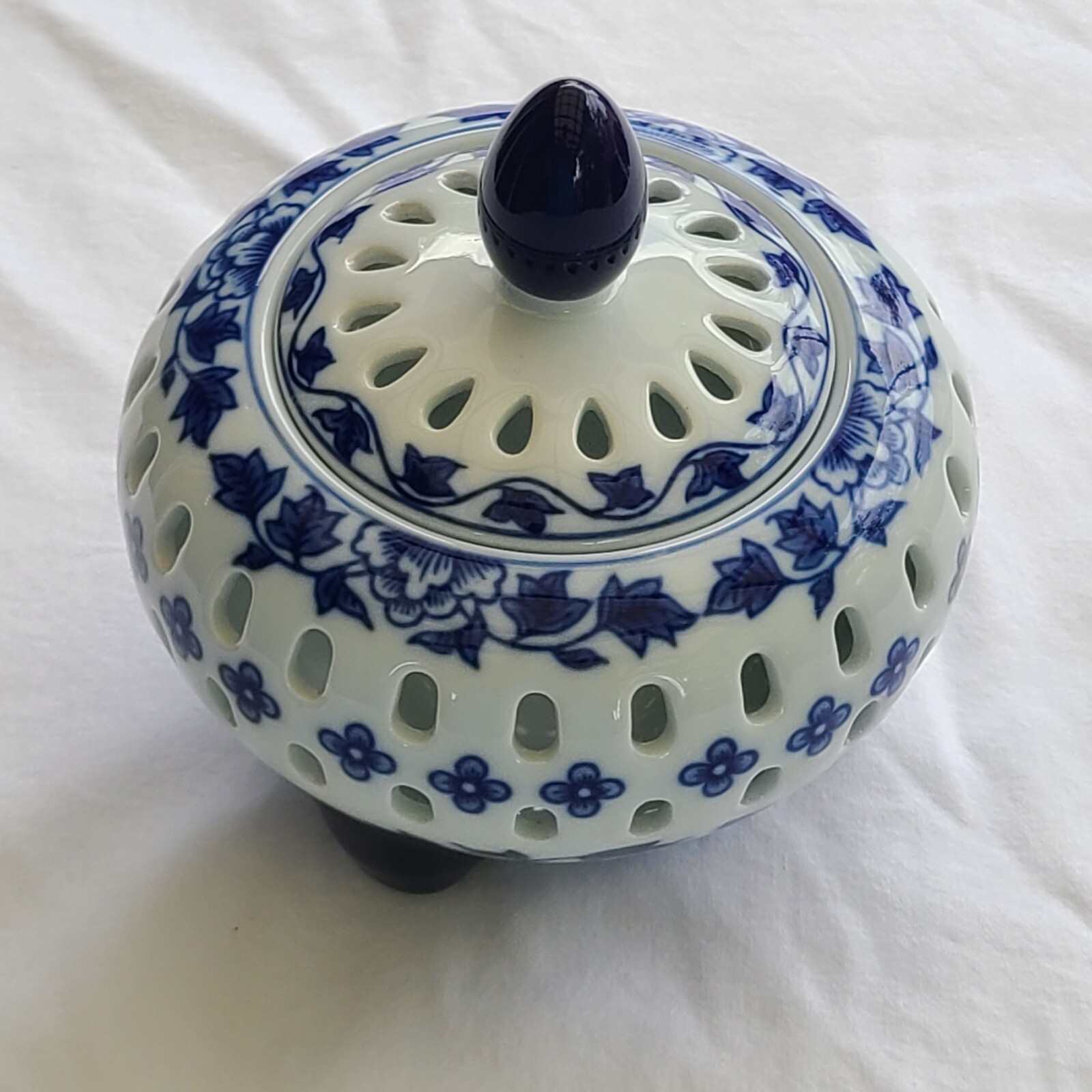 Vintage Bombay Incense Burner Blue & White 6″ in Diameter