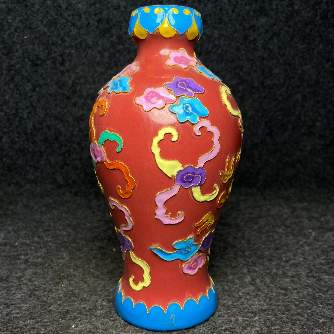Imperial cloisonn é enamel multicolored glazed porcelain vase
