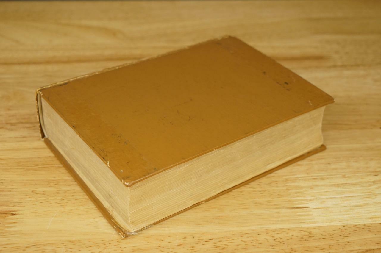 Vintage HB Book Baojing Chinese English Dictionary 1985 Commercial Press Bejing
