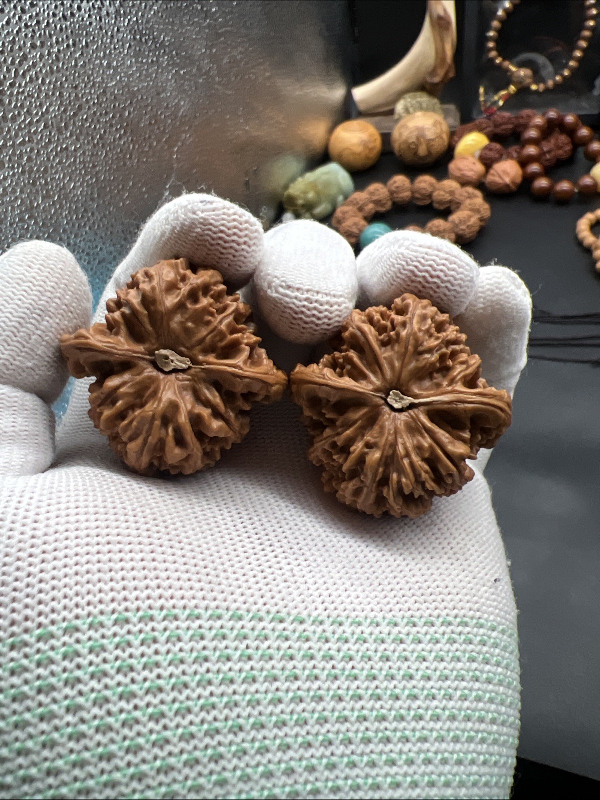 Pair of Match Chinese Health Walnut 41×40×36mm 精配文玩核桃～矮桩满天星