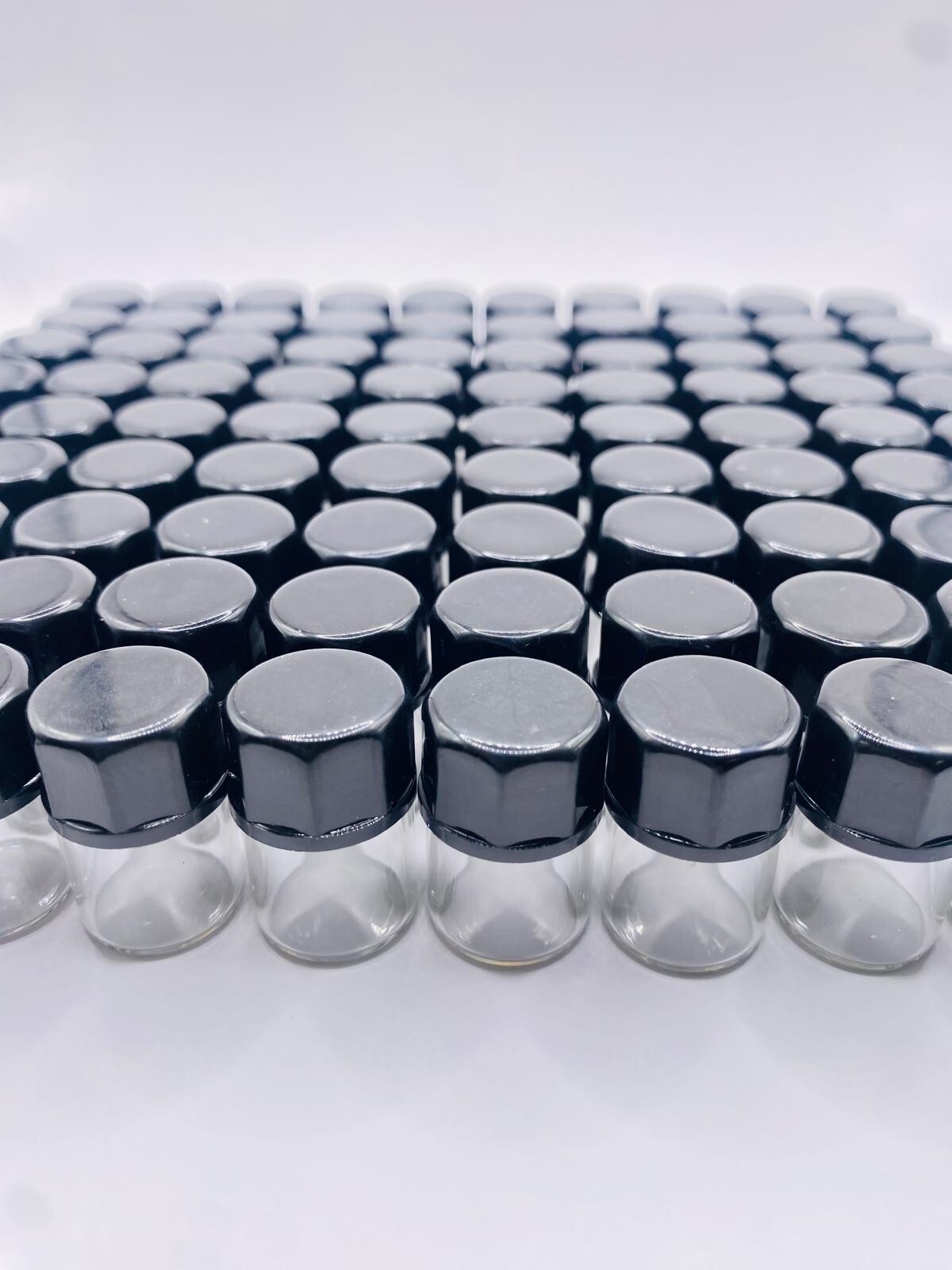 [20 Pack] 1.5 ml Clear Glass Vials with Black Closed Top Screw Caps (0.4 Dram)