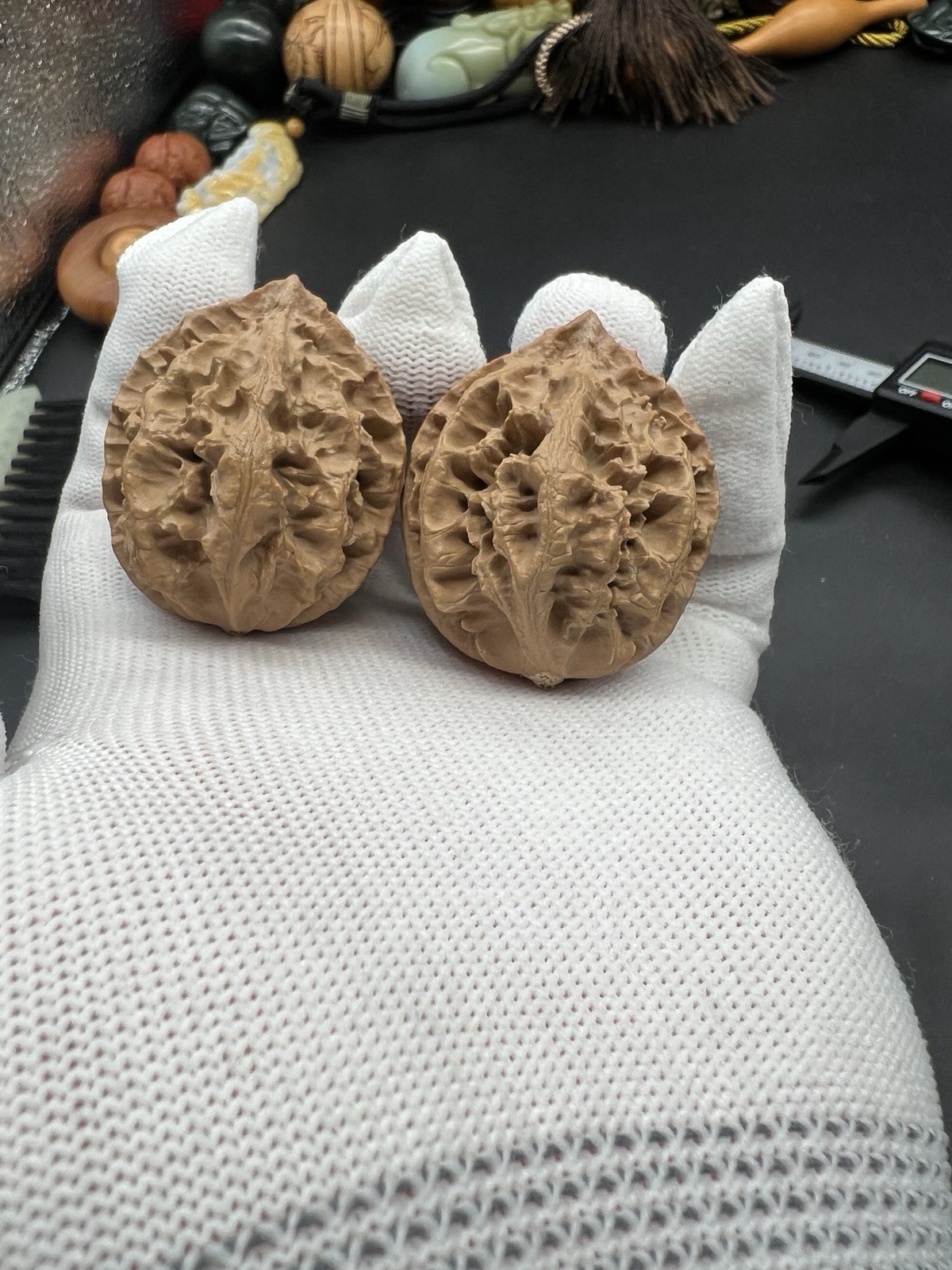 Pair of Match Chinese Health Small Walnut Collection 37.5×40.5×45mm文玩秋子核桃～粗筋八棱