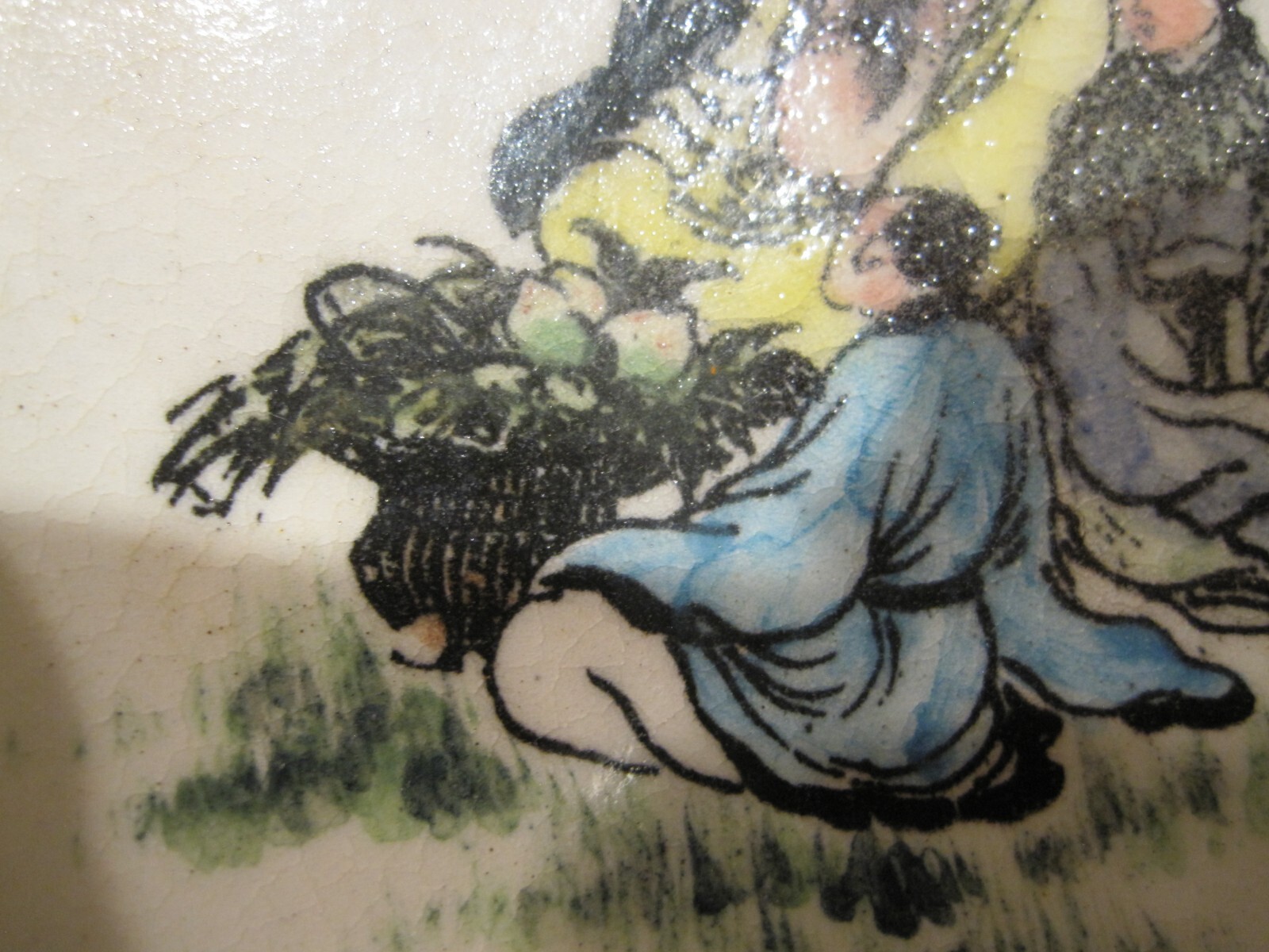 VINTAGE ASHTRAY RARE ASIAN CHINESE LARGE HEAVY POTERY MEN & WOMAN w/FLOWERS