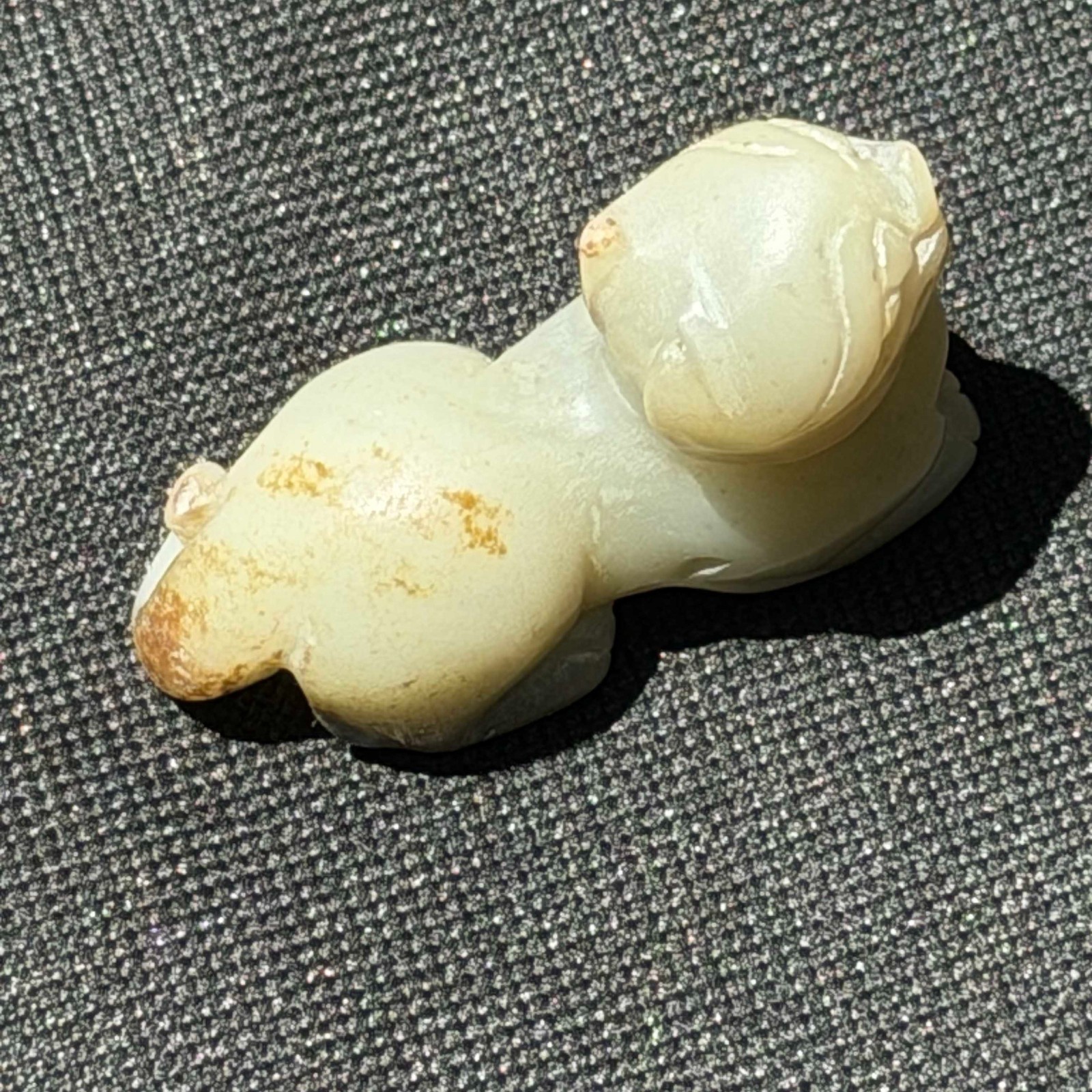 Vtg Chinese Celadon Jade Foo Dog Pendant w Russet 33.9g (AHB)