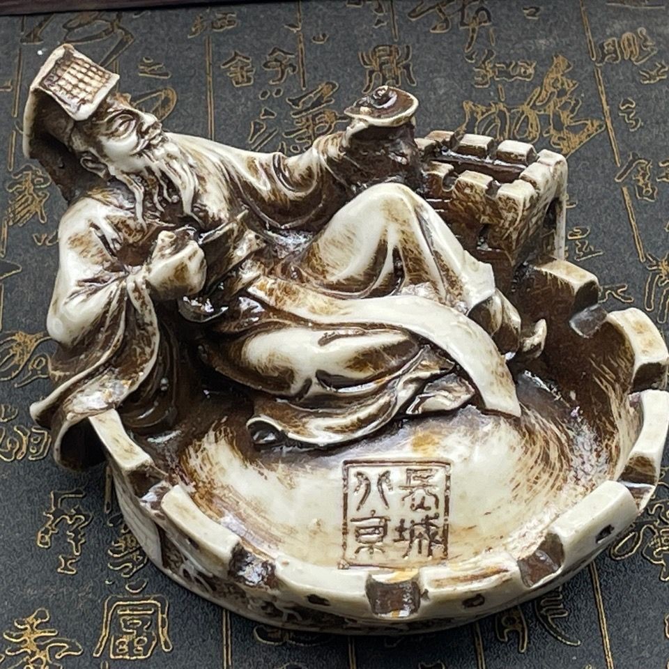 Resin Carved Ashtray Home Decor Collectible Display Creative Gift