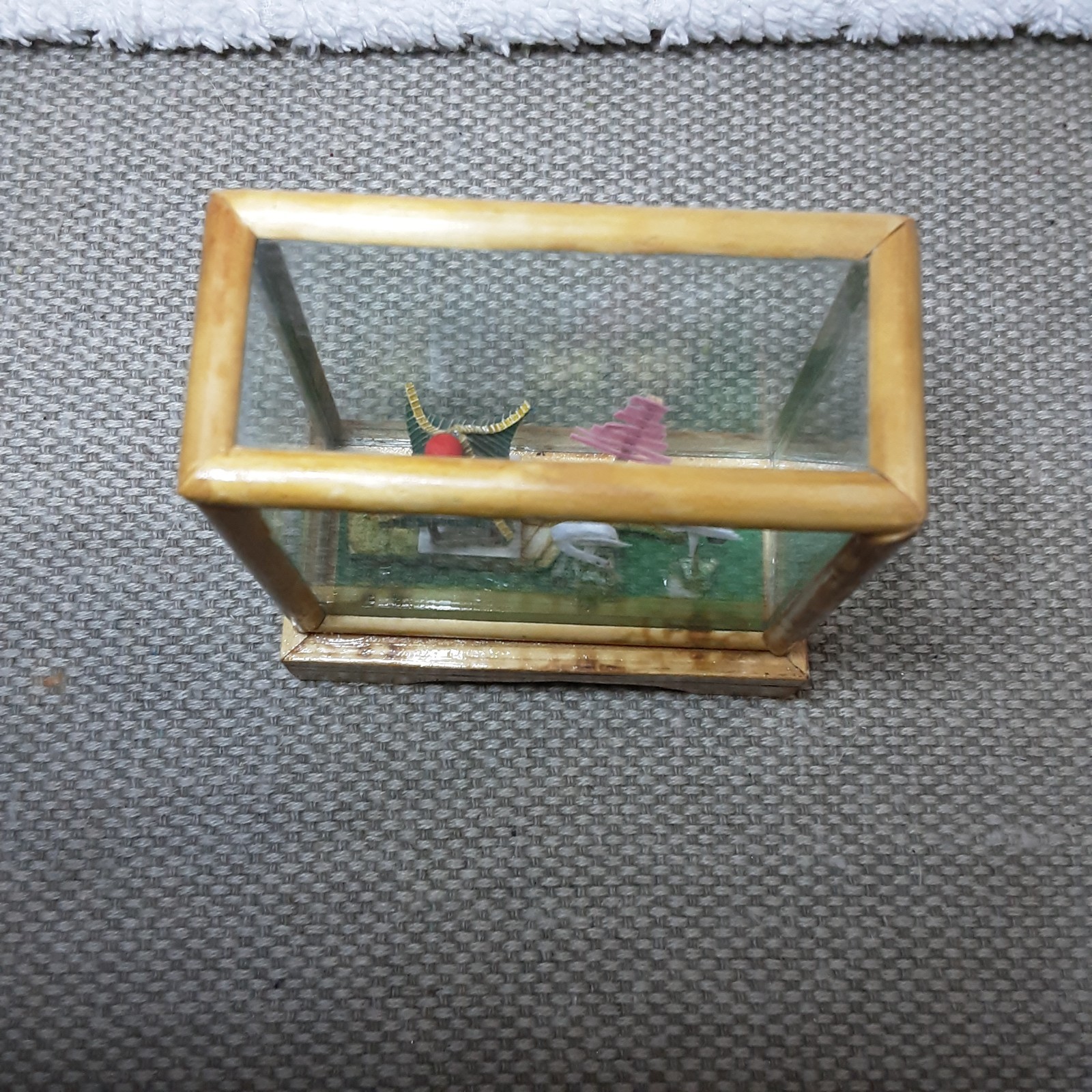 Vintage-3.25″ Chinese Diorama Box Glass & Natural Wood Miniature Scene (Item 18)