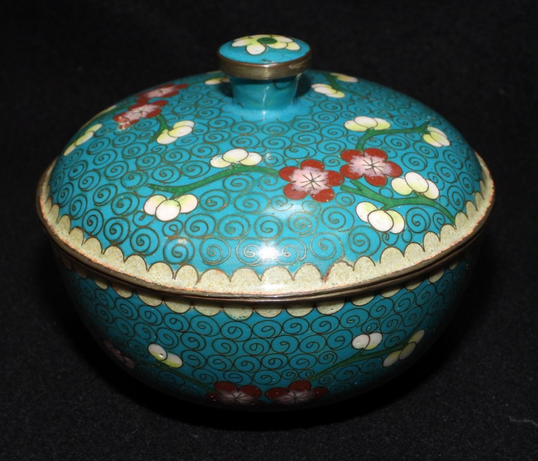 Antique Chinese Cloisonne Enamel Metal Covered Bowl 4.5″ Diameter with Lid