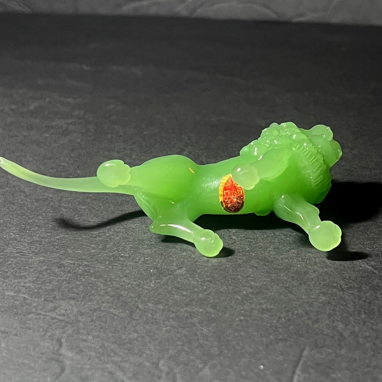 2 Vintage Chinese Carved Jade Stone Lion Sculptures & Stand in Box 2.75″ x 4.5″