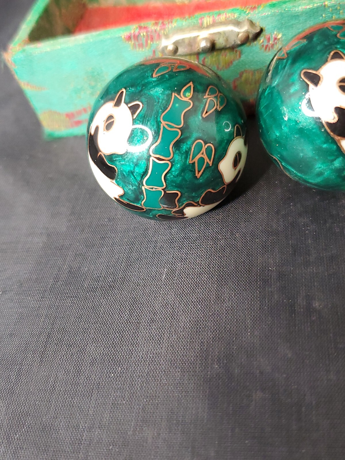 Chinese Harmony Balls Exercise HAND Therapy MEDITATION Metal Chiming Panda Bears