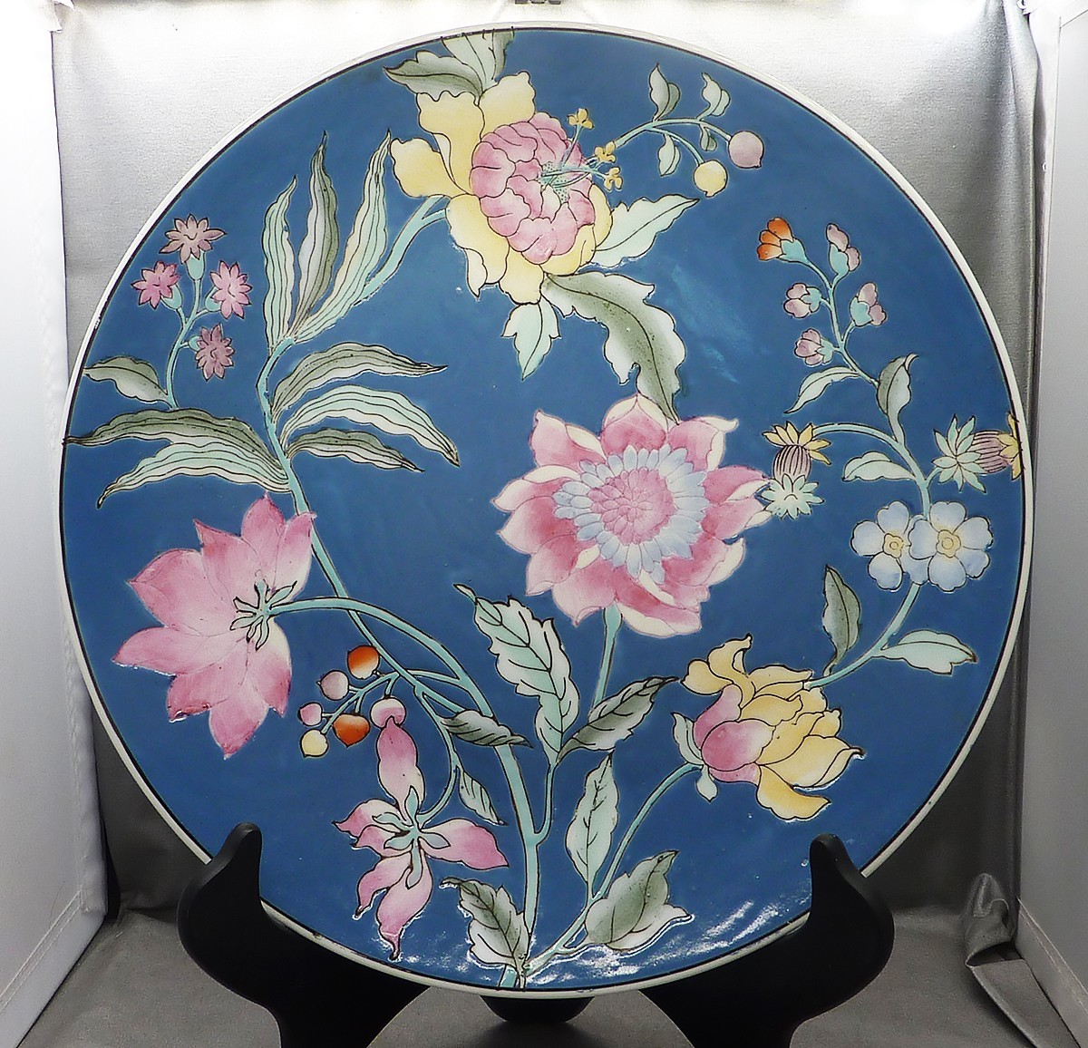 Vintage H.F.P. Macau Chinese Porcelain 12.5″ Hand-Painted Decorative Plate