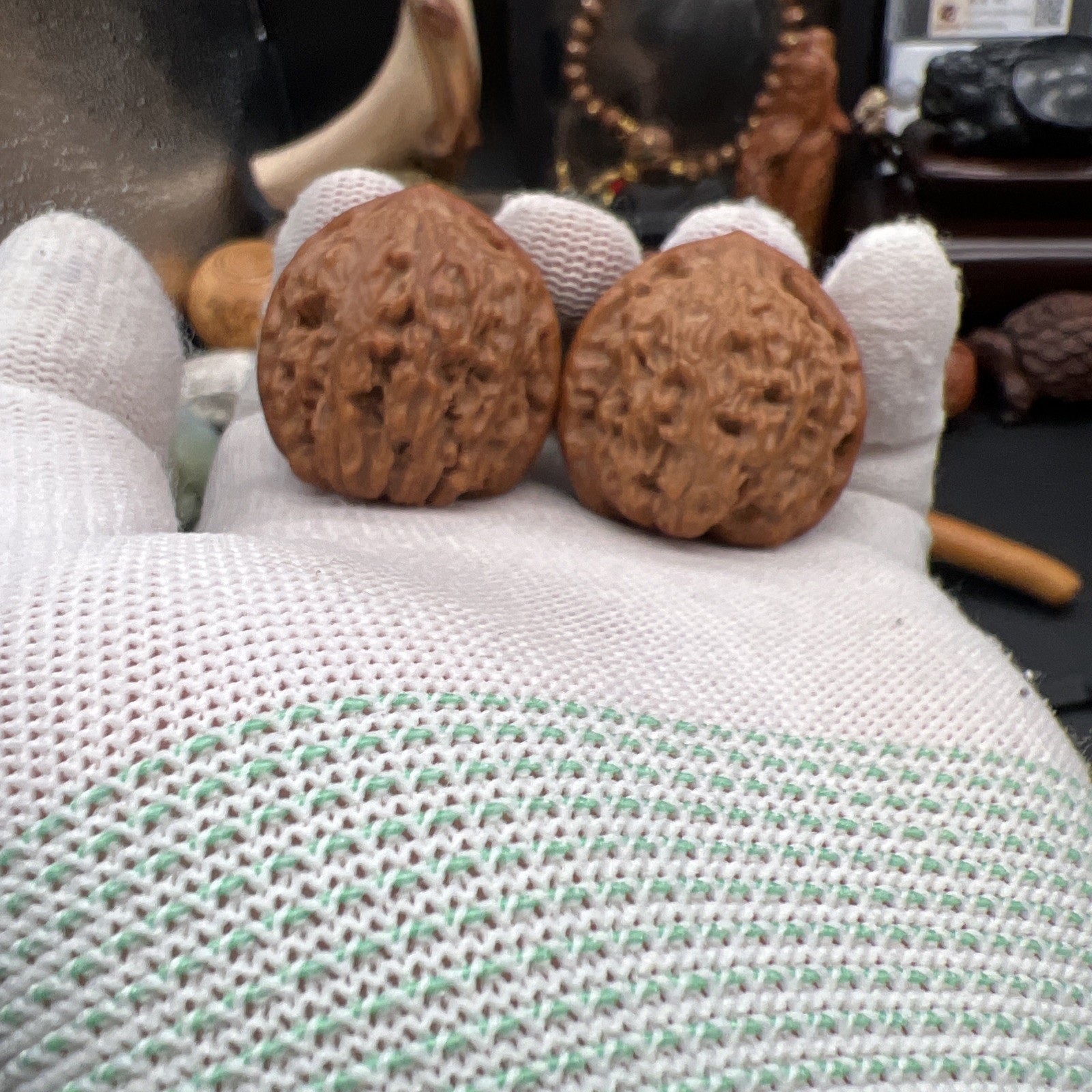 Pair of Match Chinese Health Walnut 35.5×37×36mm 精配文玩核桃～红狮子