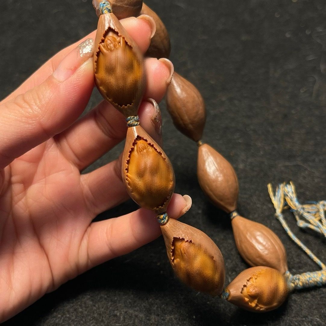 Hand Carved Olive Nut Beauty Relief Bracelet Chinese Collectible Art Bracelet