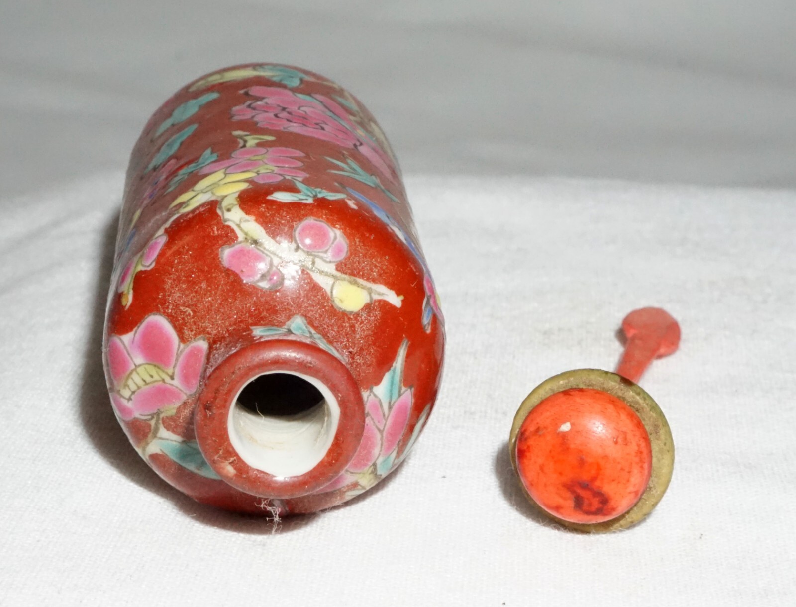 Antique Chinese Red Glaze Porcelain Snuff Bottle w. Floral Motif Qianlong (LLA)