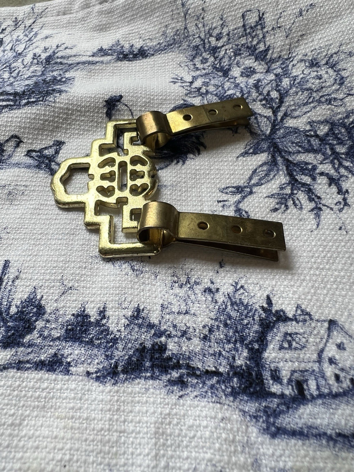 Vintage Chinese Oriental Wood Carved Pitcure Wall Hanger Brass Painting Mount