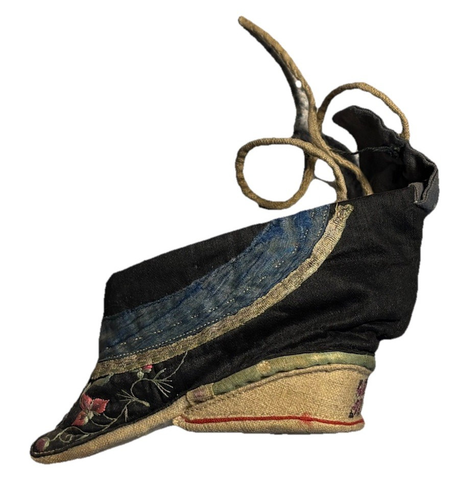 Antique Chinese 19th Cen Qing Dynasty Silk Embroidered Lotus Bound Foot Shoe 4″