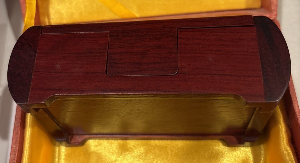 VTG. Chinese Peking Opera Wooden Box Facial Make-Up 24K Plate Jiao Zan Zhang Fei