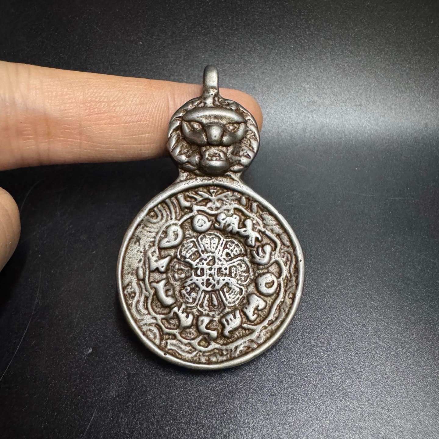 Iron Tibetan Snow Lion Kalachakra Mantra Pendant Buddhist Protection Lucky Amule
