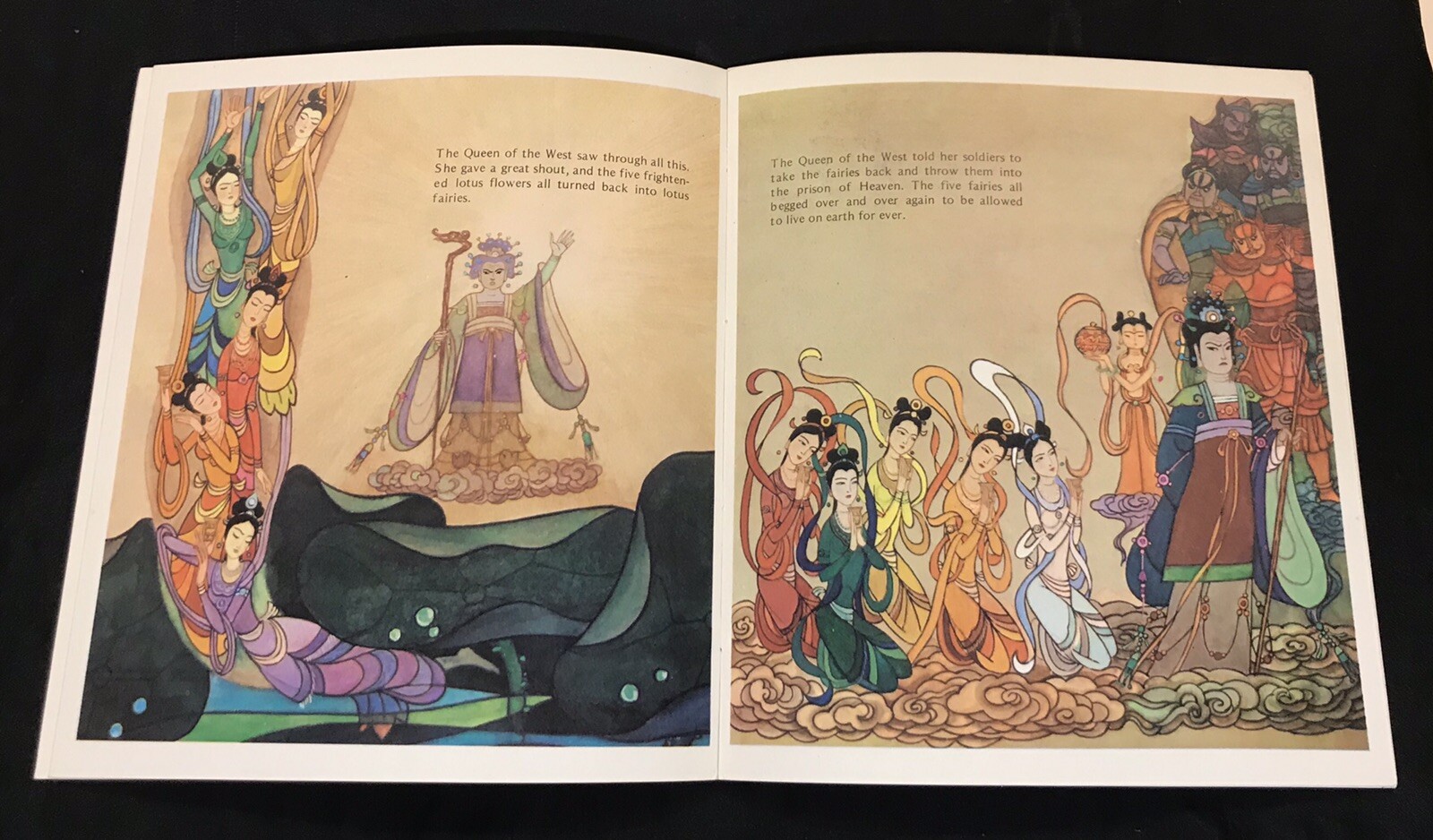 1987 Beijing Chinese comics The Lotus Fairies in English 中国民间故事 莲花天女 连环图 海豚出版社出版