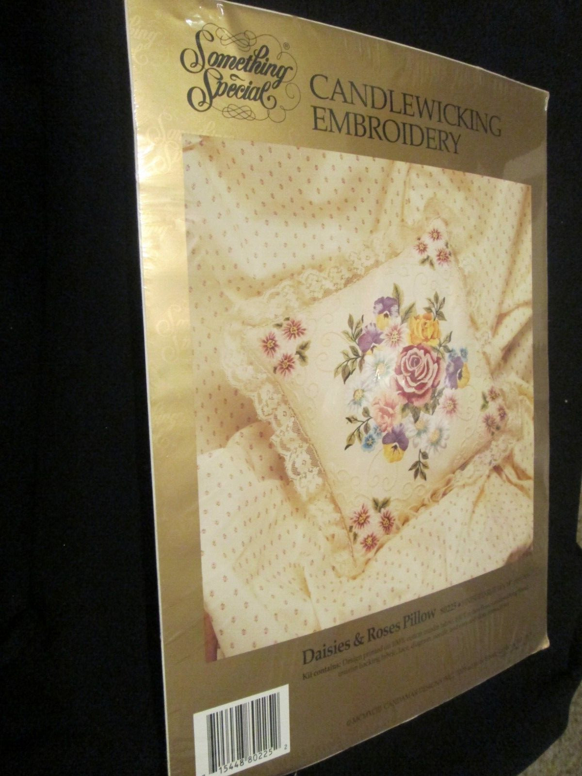 Candamar Designs Daisies and Roses Pillow Kit 80225 14″ X 14″