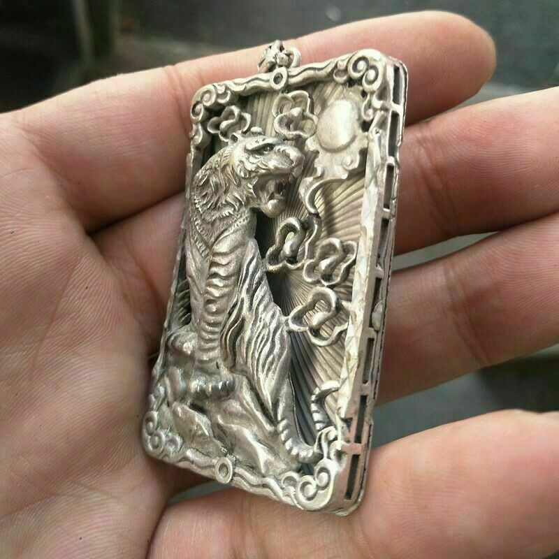 Old China Tibet Silver Handmade Amulet Necklace Pendant Gift Collection Retro