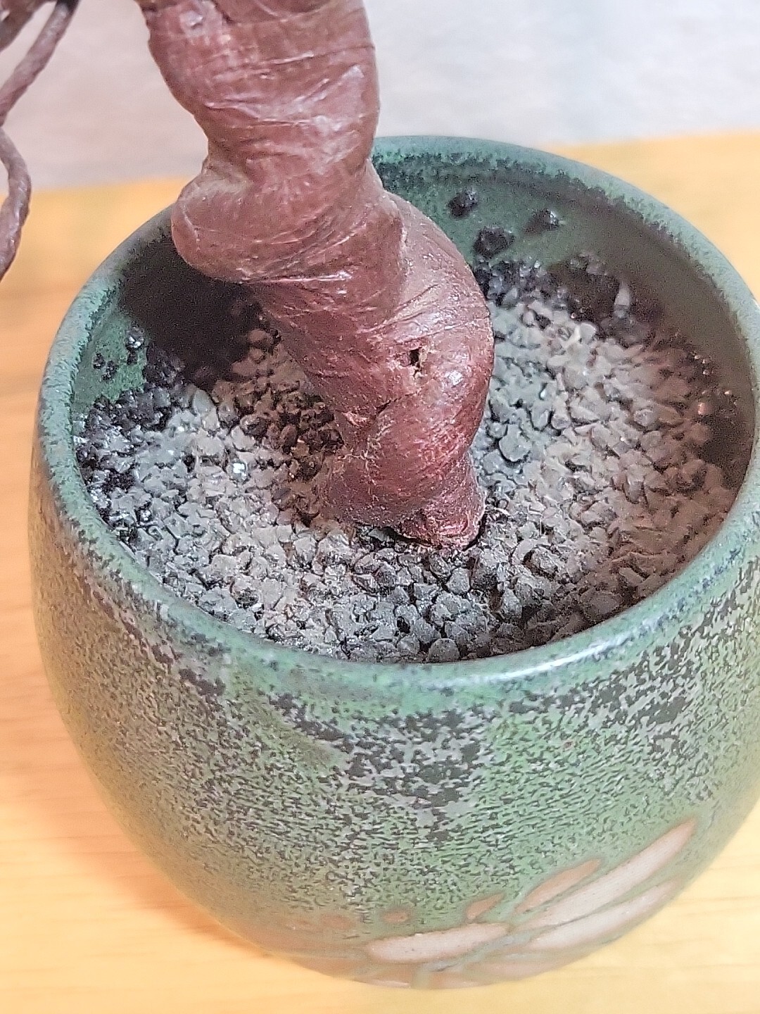 VTG Chinese Rose Quartz Jade Flowering Bonsai Tree 8″ Tall Gold Toned Leaves
