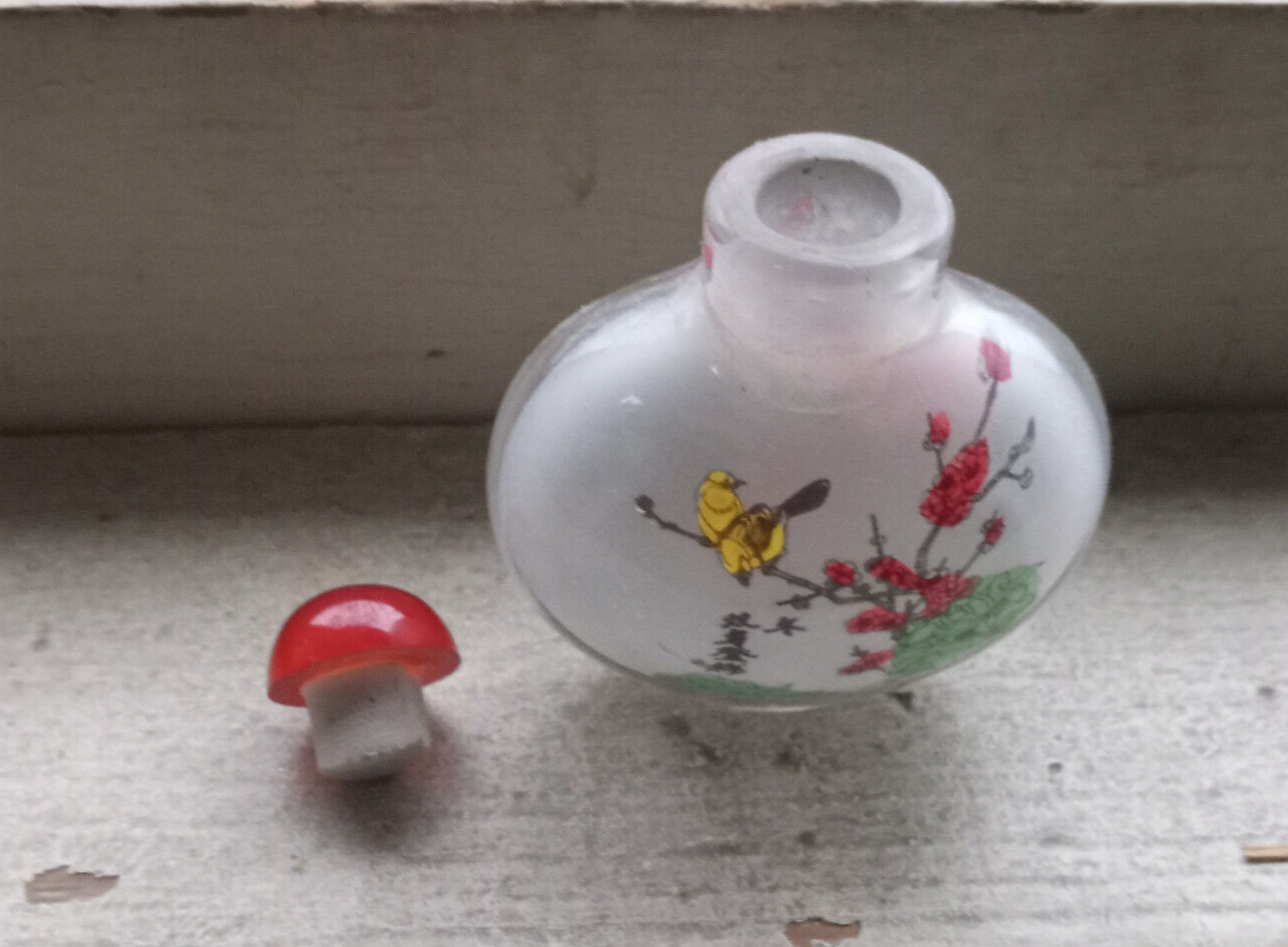 VINTAGE CHINESE REVERSE INSIDE PAINTED GLASS SNUFF BOTTLE WITH BIRDS & FLOWERS