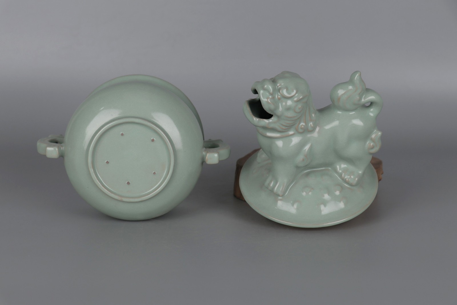7.4″ China Porcelain Ru Kiln Cracked Glaze Animal Foo Fu Dog Lion Incense Burner