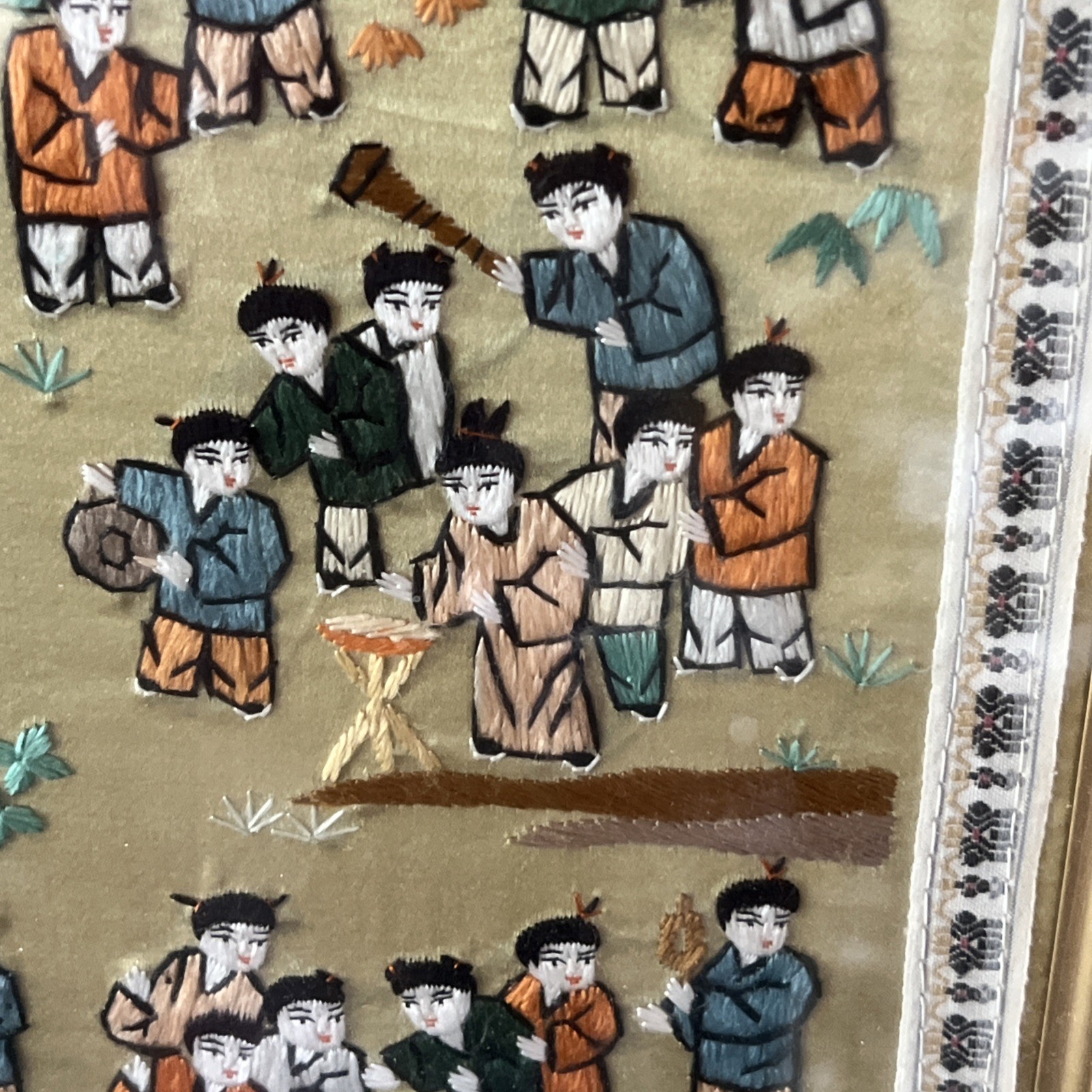 Chinese 100%Hand embroidered Peking Embroidery Art: Party painting screen