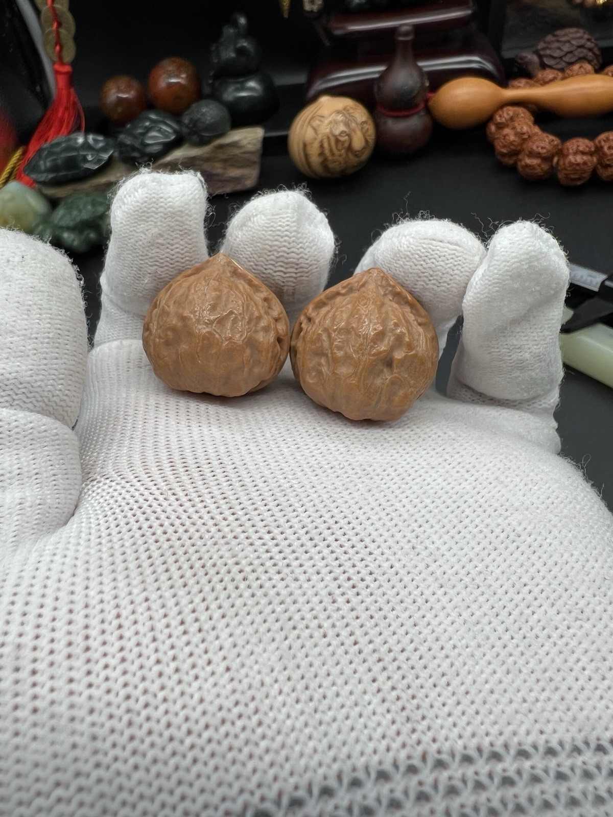 Pair of Match Chinese Health Small Walnut Collection精配文玩原装水滴💧秋子小手捻