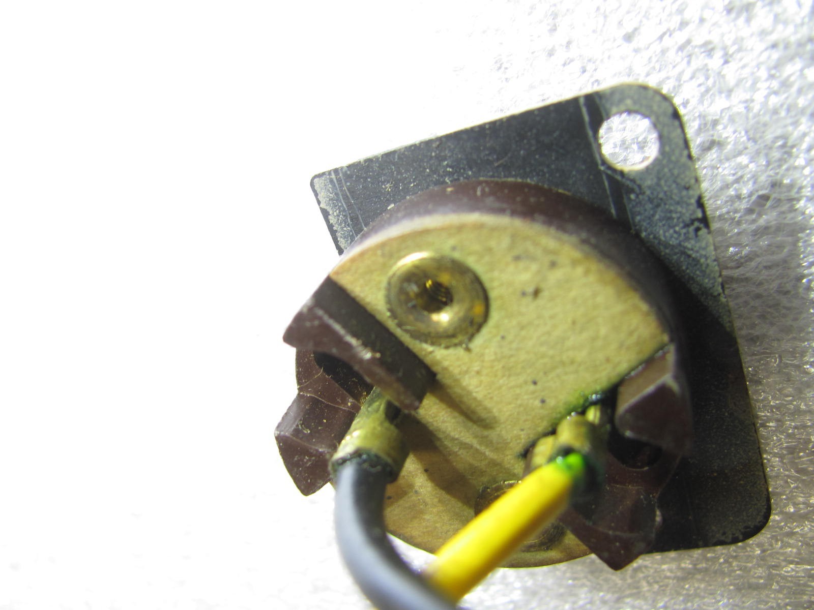 Singer Model 401A Sewing Machine Outlet Plug In