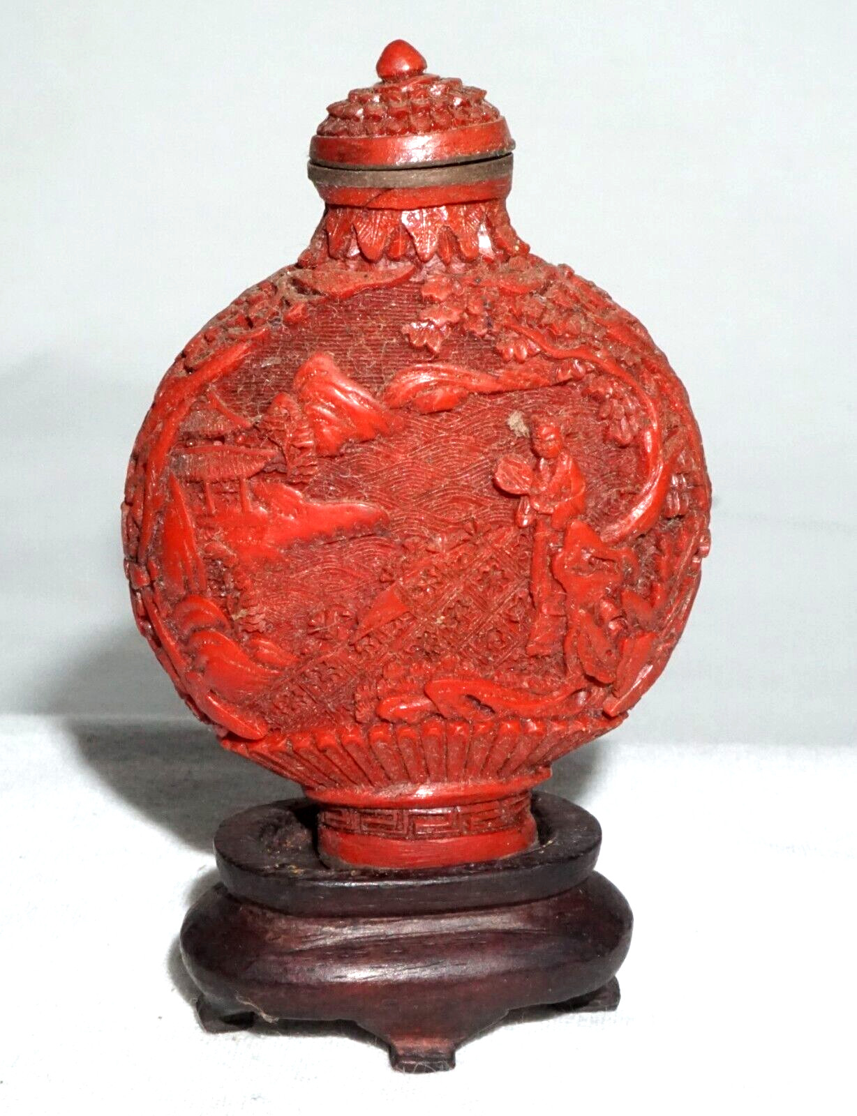 Vtg Chinese Cinnabar Style Snuff Bottle w Molded Figure Motif Reign (LLA) IC