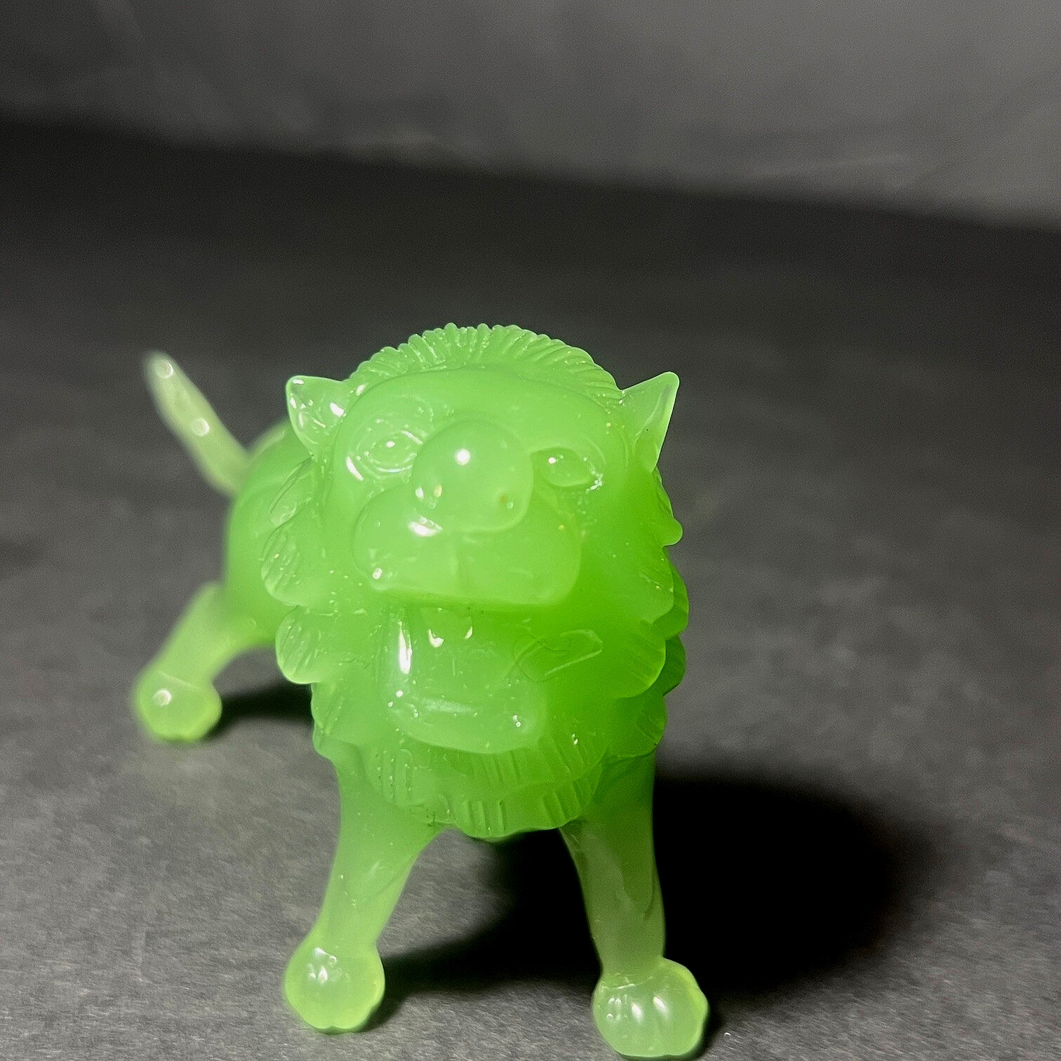 2 Vintage Chinese Carved Jade Stone Lion Sculptures & Stand in Box 2.75″ x 4.5″