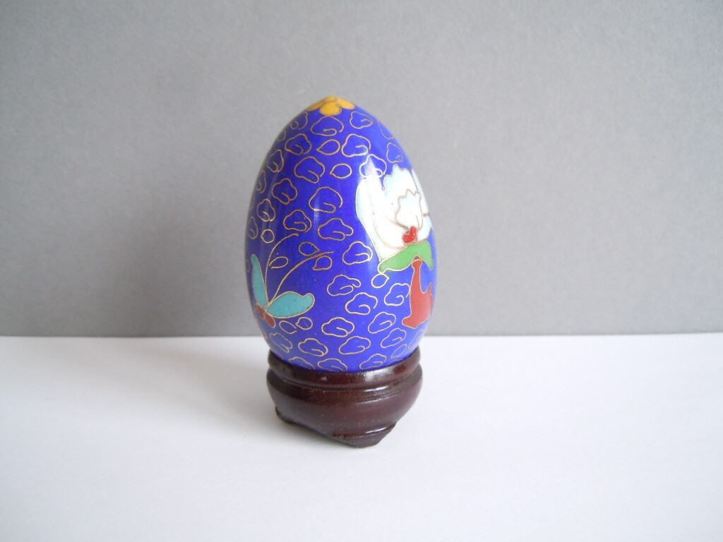 Cloisonne Egg Dark Blue Colorful Gold Tone Wooden Base Stand 43.6 g/6.3 x 4.1 cm