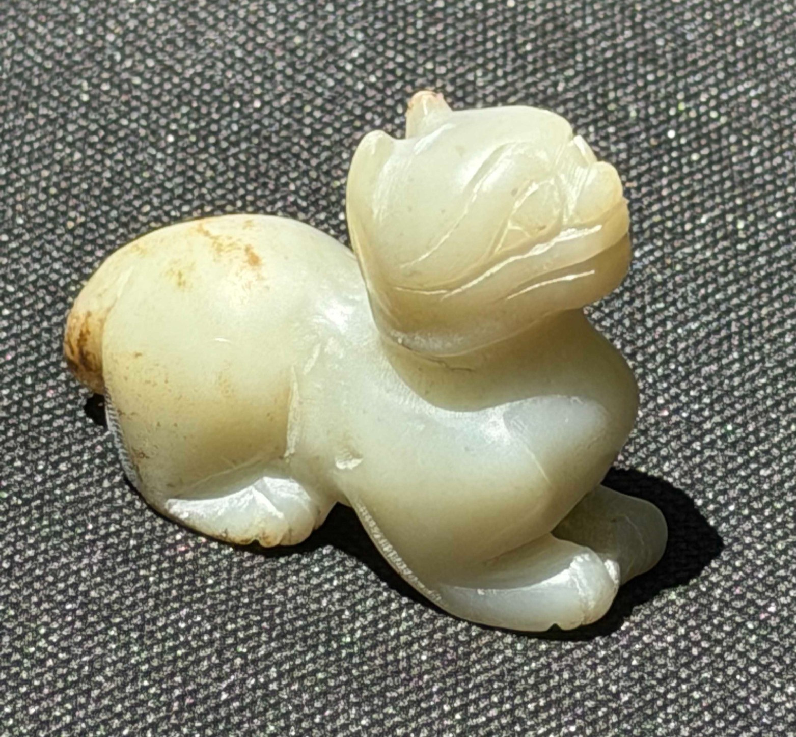 Vtg Chinese Celadon Jade Foo Dog Pendant w Russet 33.9g (AHB)