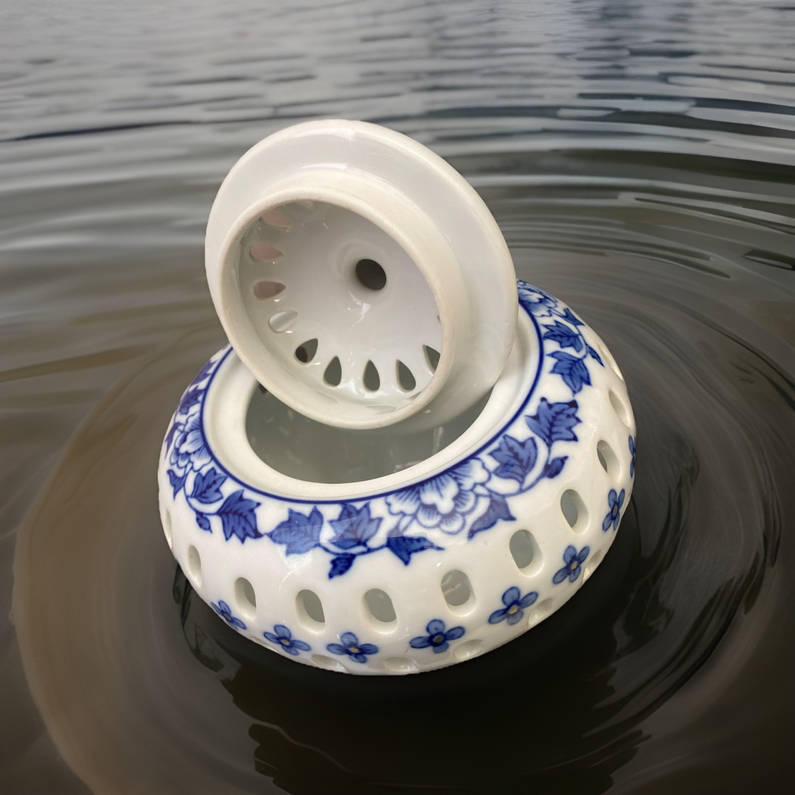 Bombay Incense Burner Potpourri Votive Holder Bowl W/Lid Blue & White 6″ in Dia
