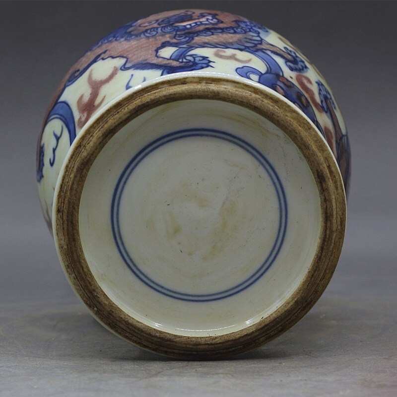 9.4″ Chinese Qing Blue White Porcelain Red Glaze Animal Foo Fu Dog Lion Vase