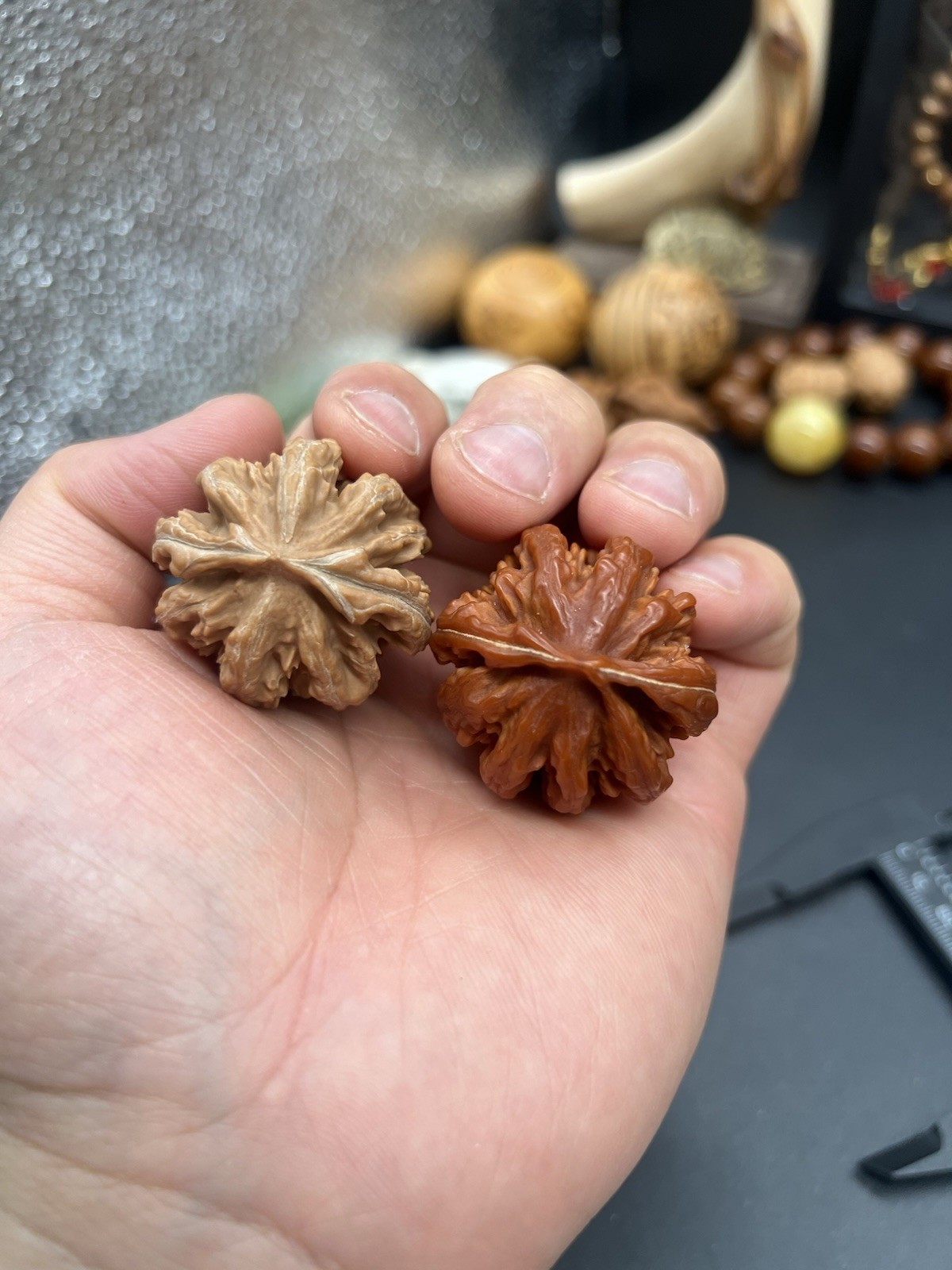Pair of Match Chinese Health Walnut Collection 36×35×33mm 精配文玩核桃～矮桩粗筋京八棱手捻