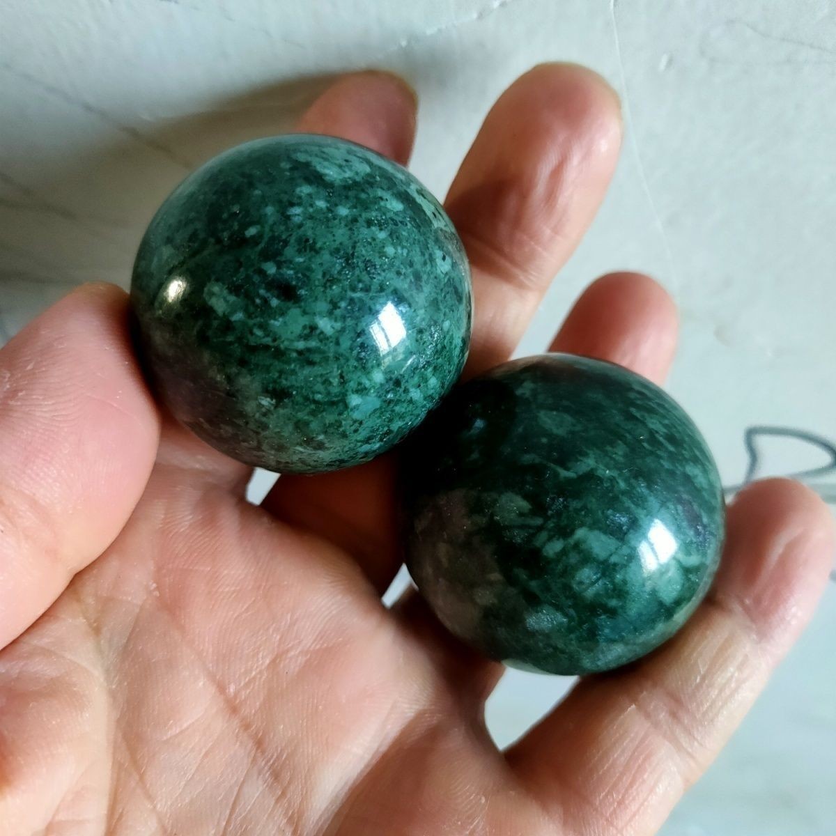 Natural Jade Medicinal Stone Hand Exercise Balls 4cm Pair Massage Wellness